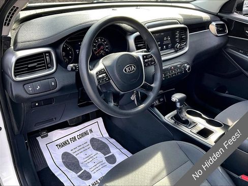 Used 2019 Kia Sorento AWD image 11