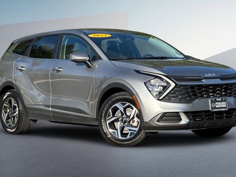 Used 2023 Kia Sportage LX image 2