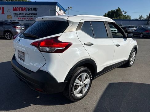 Used 2019 Nissan Kicks S FWD image 4