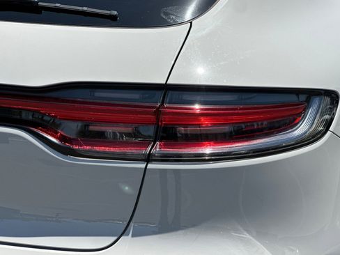 Certified 2024 Porsche Macan AWD/4WD image 28