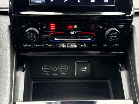 Used 2023 Jeep Grand Cherokee L Laredo image 11