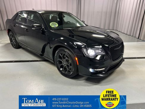 Used 2023 Chrysler 300 Touring L w/ Popular Equipment Group image 1