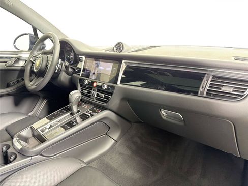Certified 2026 Porsche Macan AWD/4WD image 29
