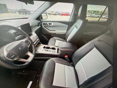 Used 2023 Ford Explorer XLT w/ Equipment Group 202A RWD image 6