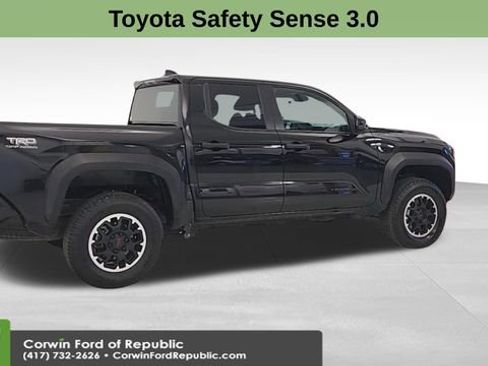 Used 2024 Toyota Tacoma TRD Off-Road image 9