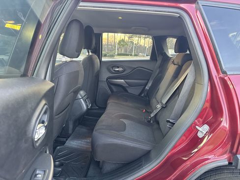 Used 2021 Jeep Cherokee Latitude image 30