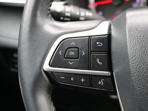 Used 2022 Toyota Highlander LE FWD image 18