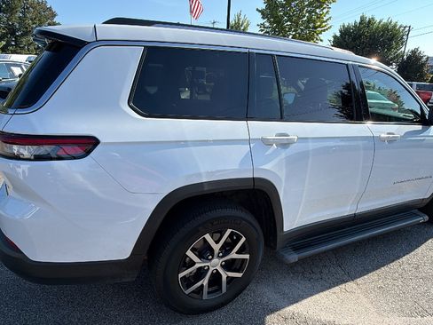 Used 2023 Jeep Grand Cherokee L Limited AWD/4WD image 8