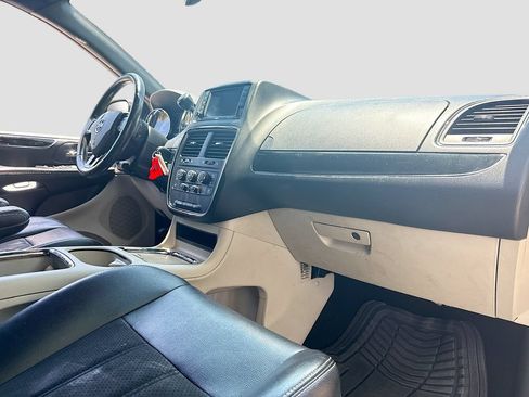 Used 2020 Dodge Grand Caravan SXT FWD image 31