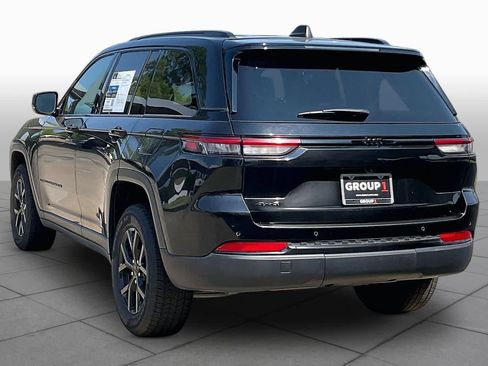 Used 2024 Jeep Grand Cherokee Altitude AWD/4WD image 12