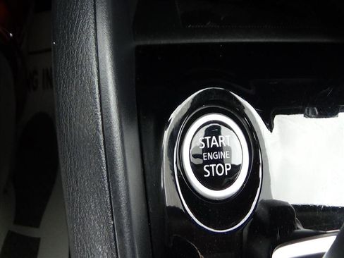 Used 2025 Nissan Versa SV image 24