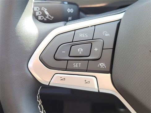 Used 2022 Volkswagen Tiguan SE w/ Panoramic Sunroof Package image 21