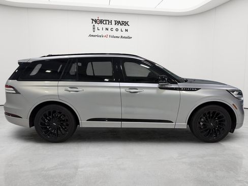 Used 2024 Lincoln Aviator Reserve w/ Jet Package RWD image 6