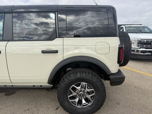 New 2025 Ford Bronco Badlands image 28