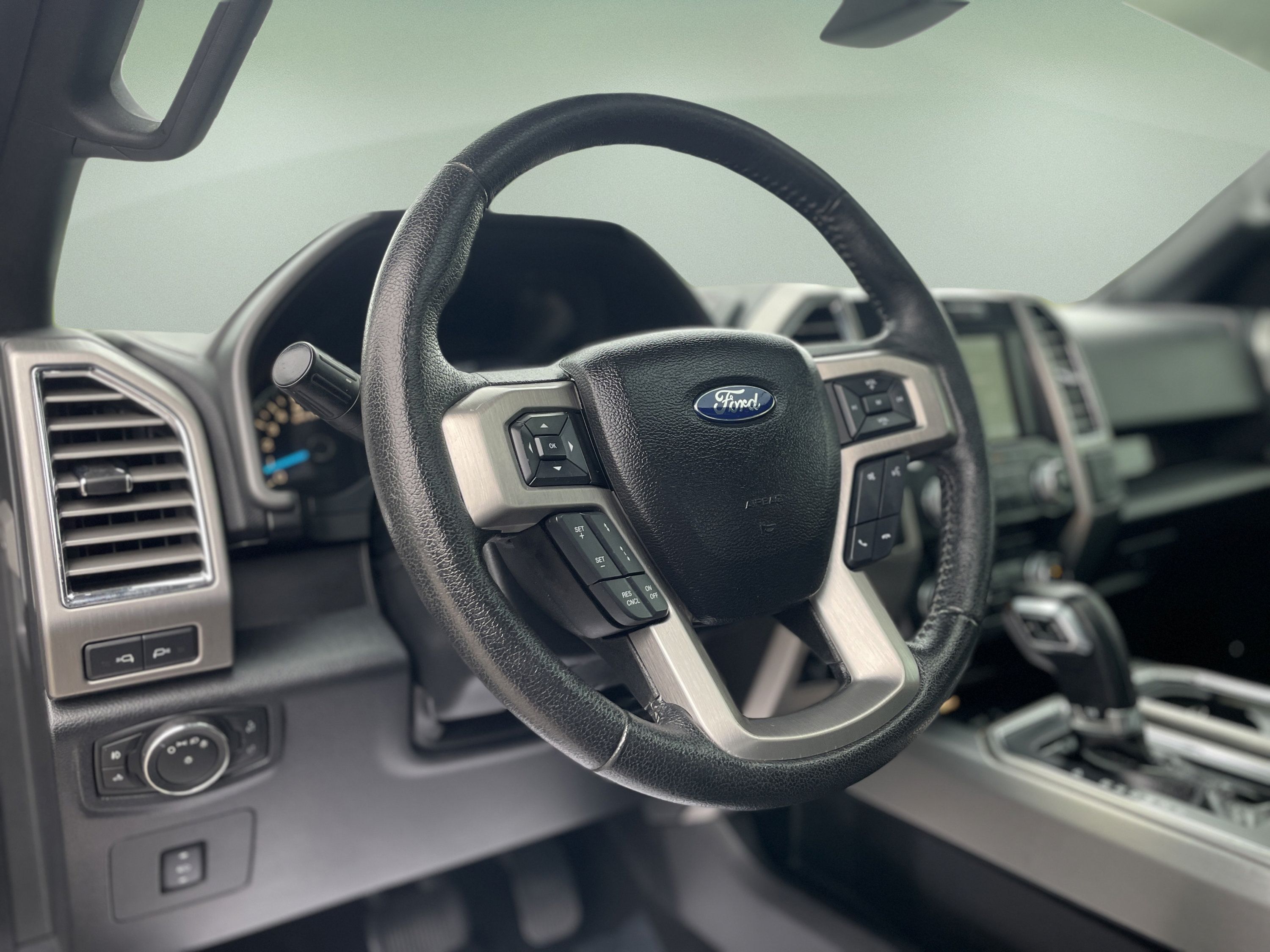 Used 2015 Ford F150 Platinum w/ Equipment Group 701A Luxury AWD/4WD image 15