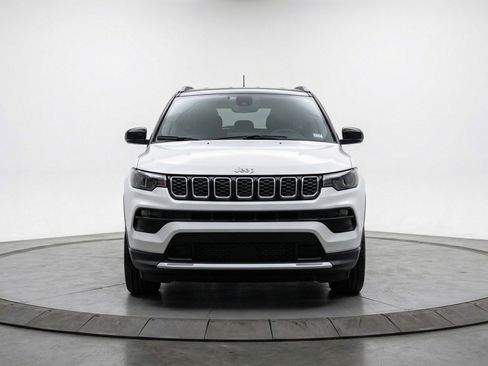 Used 2025 Jeep Compass Limited image 2