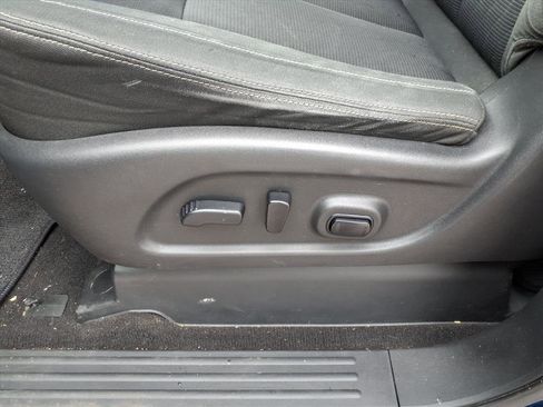 Used 2017 Nissan Titan XD image 3