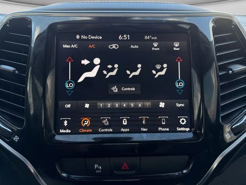 Used 2020 Jeep Cherokee Limited AWD/4WD image 13