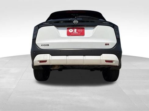 Used 2025 Nissan Kicks SR w/ SR Premium Package FWD image 11