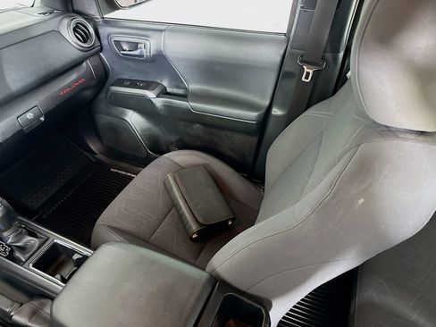 Used 2018 Toyota Tacoma TRD Sport w/ Technology Package RWD image 23
