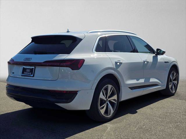 Used 2024 Audi Q8 e-tron Premium Plus w/ Premium Plus Package AWD/4WD image 3