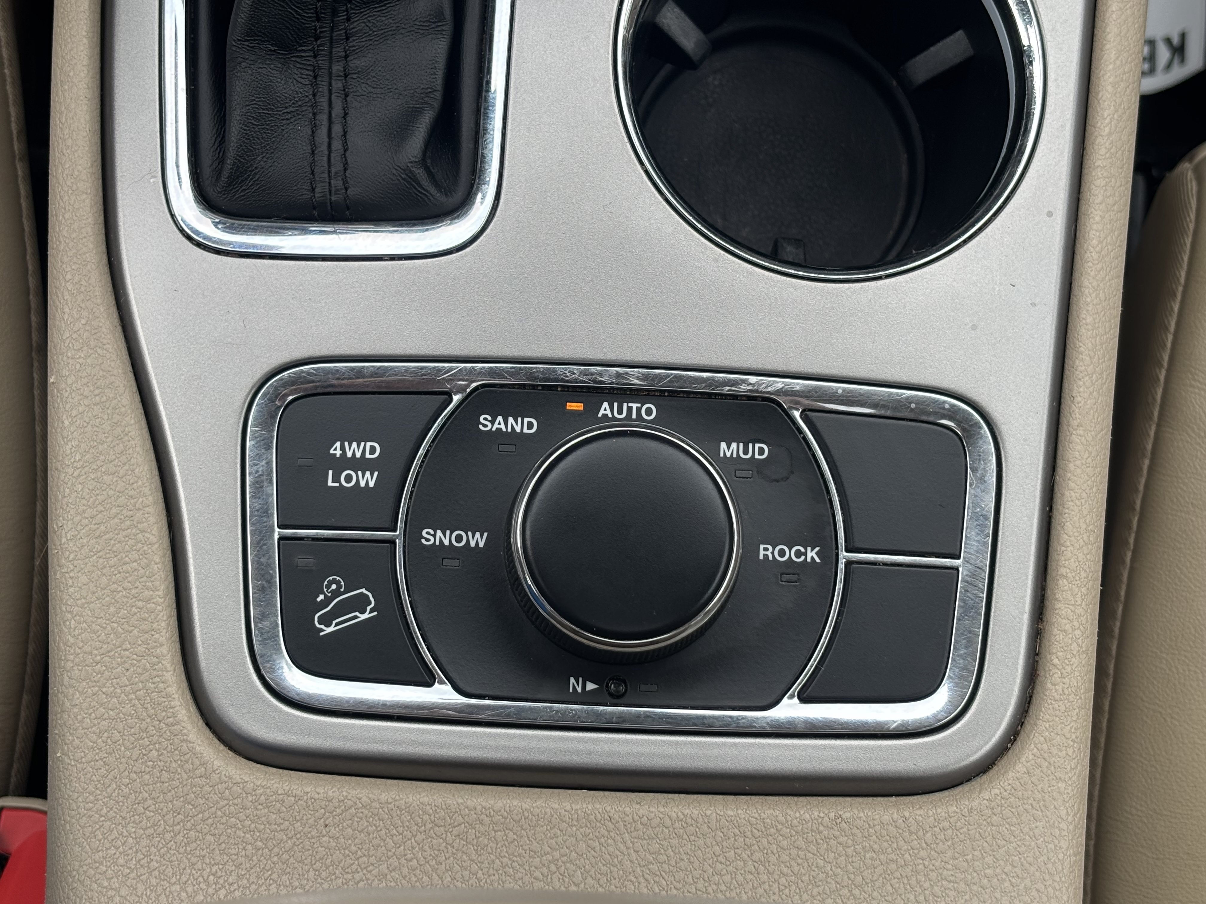 Used 2020 Jeep Grand Cherokee Limited AWD/4WD image 15