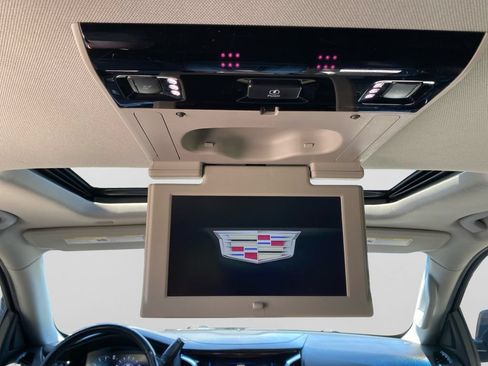 Used 2019 Cadillac Escalade Premium Luxury AWD/4WD image 36
