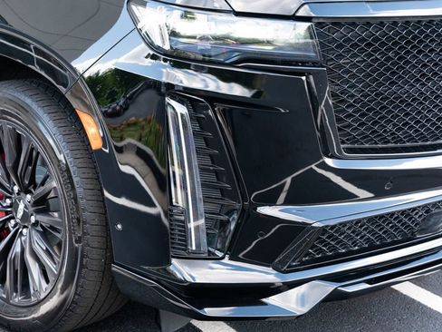 Used 2023 Cadillac Escalade ESV V w/ LPO, ONYX Package AWD/4WD image 8