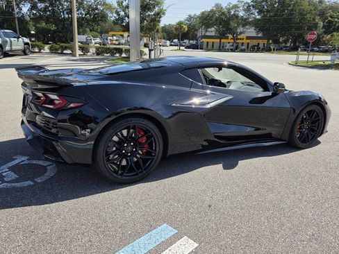 Used 2025 Chevrolet Corvette Z06 RWD image 5