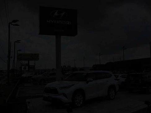 Used 2023 Toyota Highlander Limited image 42