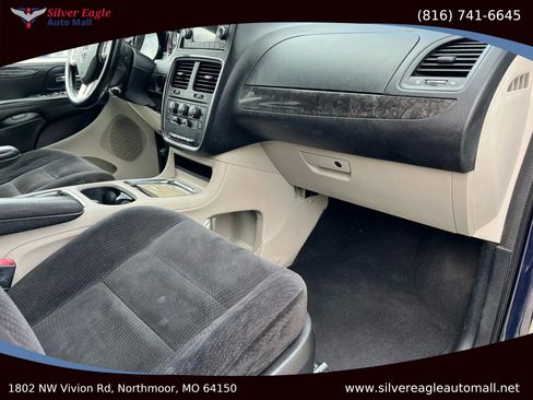 Used 2014 Dodge Grand Caravan SXT w/ Rear Park Assist Package image 7