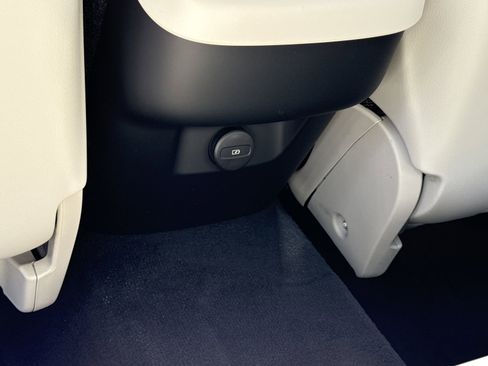 New 2026 Volvo XC60 B5 Ultra w/ Protection Package Premier image 14