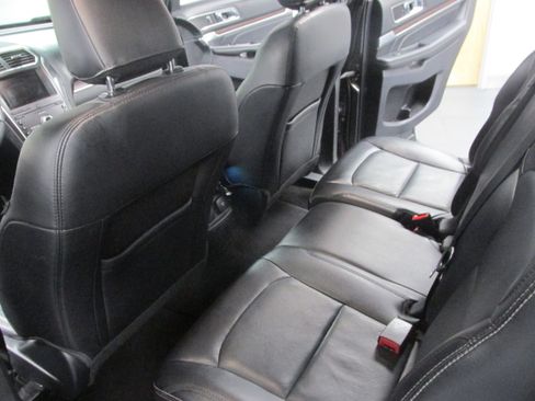 Used 2019 Ford Explorer Limited w/ Class III Trailer Tow Package image 31