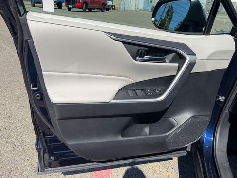 Used 2021 Toyota RAV4 XLE AWD/4WD image 20