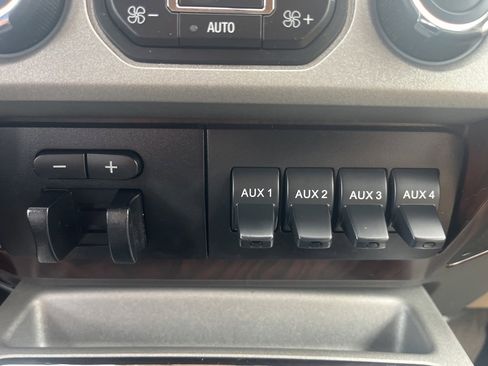Used 2014 Ford F250 Lariat w/ Lariat Interior Package image 21