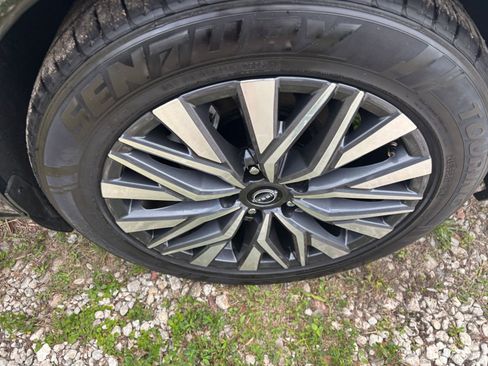 Used 2025 Nissan Altima 2.5 SV FWD image 32