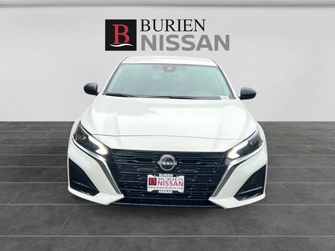 Used 2025 Nissan Altima 2.5 SV FWD image 8