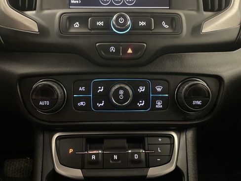 Used 2023 GMC Terrain SLE w/ Driver Convenience Package FWD image 9