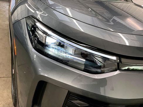 Used 2025 Volkswagen Tiguan SE image 29