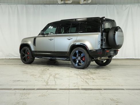 Used 2025 Land Rover Defender 110 X image 3