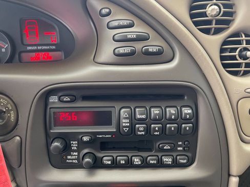 Used 2004 Pontiac Bonneville SLE image 23