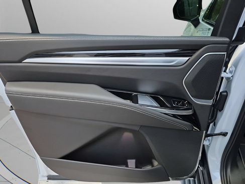 New 2026 Cadillac Escalade ESV Sport AWD/4WD image 18