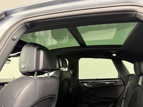 Certified 2026 Porsche Macan AWD/4WD image 23
