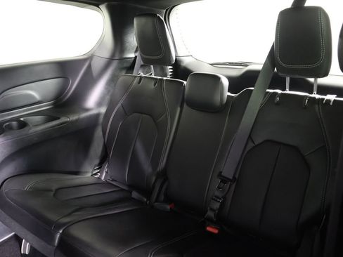 Used 2025 Chrysler Pacifica Select FWD image 29