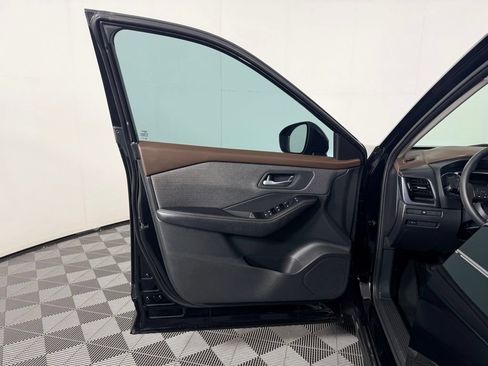 Used 2021 Nissan Rogue SV AWD/4WD image 32