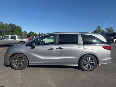 Used 2024 Honda Odyssey Touring image 2