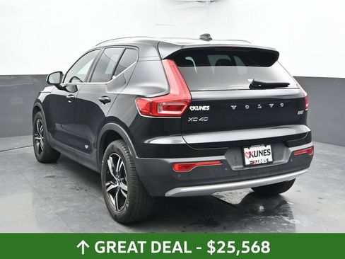 Used 2025 Volvo XC40 B5 Core AWD/4WD image 12