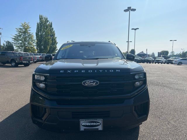 Used 2025 Ford Expedition Active AWD/4WD image 8