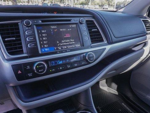 Certified 2019 Toyota Highlander Plus FWD image 19