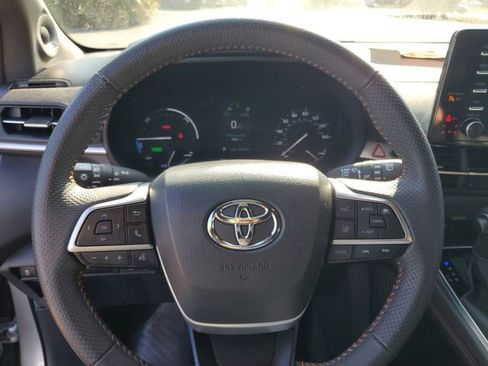 Used 2024 Toyota Sienna XSE w/ XSE Plus Package image 32